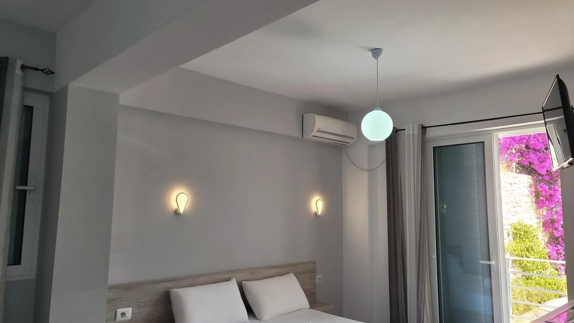 Viol Apartments Sarandë
